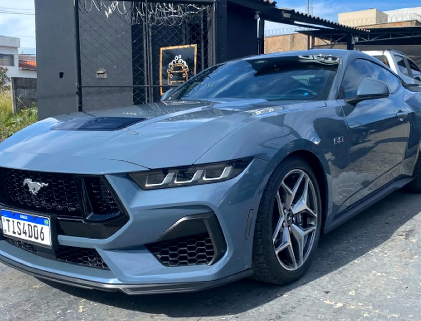 Ford Mustang atendido pela Óptima