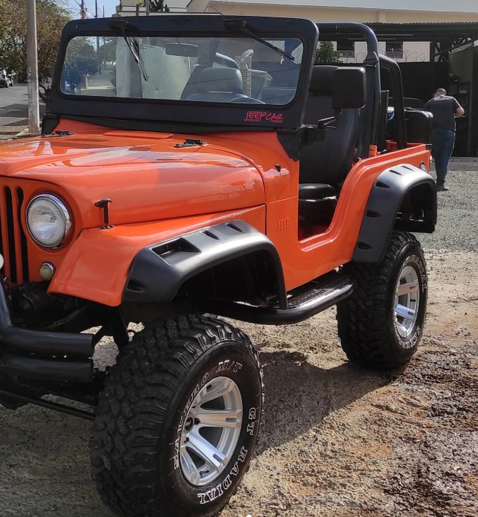 Jeep clássico atendido pela Óptima